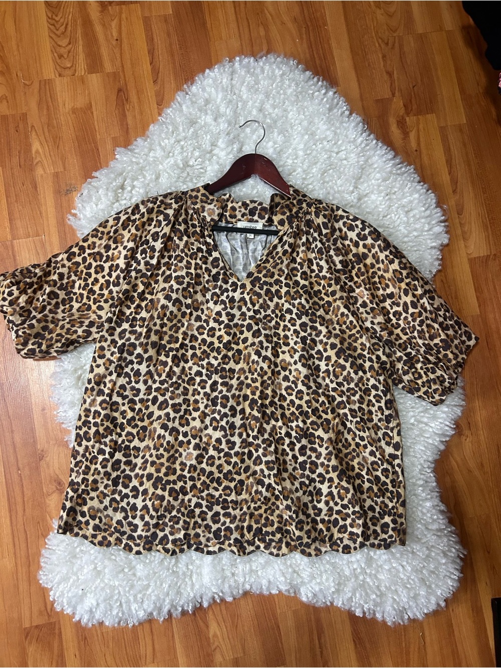 UMGEE boutique animal print scalloped puff sleeved blouse 2XL
